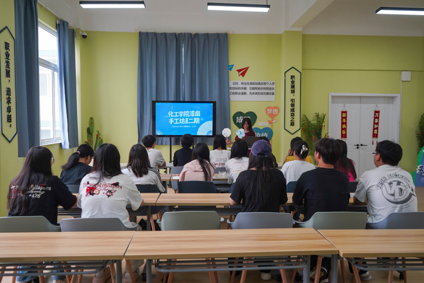 指尖流转古韵 漆扇绘就风华——球友会第二期“漆扇手工坊”活动