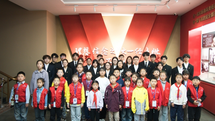 清明追思承薪火 红色基因代代传——球友会联合现代快报小记者开展清明祭扫主题活动